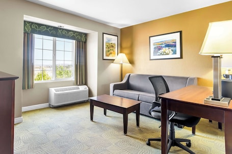 Suite, 1 Queen Bed, Non Smoking, Refrigerator & Microwave (with Sofabed) | Desk, iron/ironing board, free WiFi, bed sheets. Best Western California City Inn & Suites