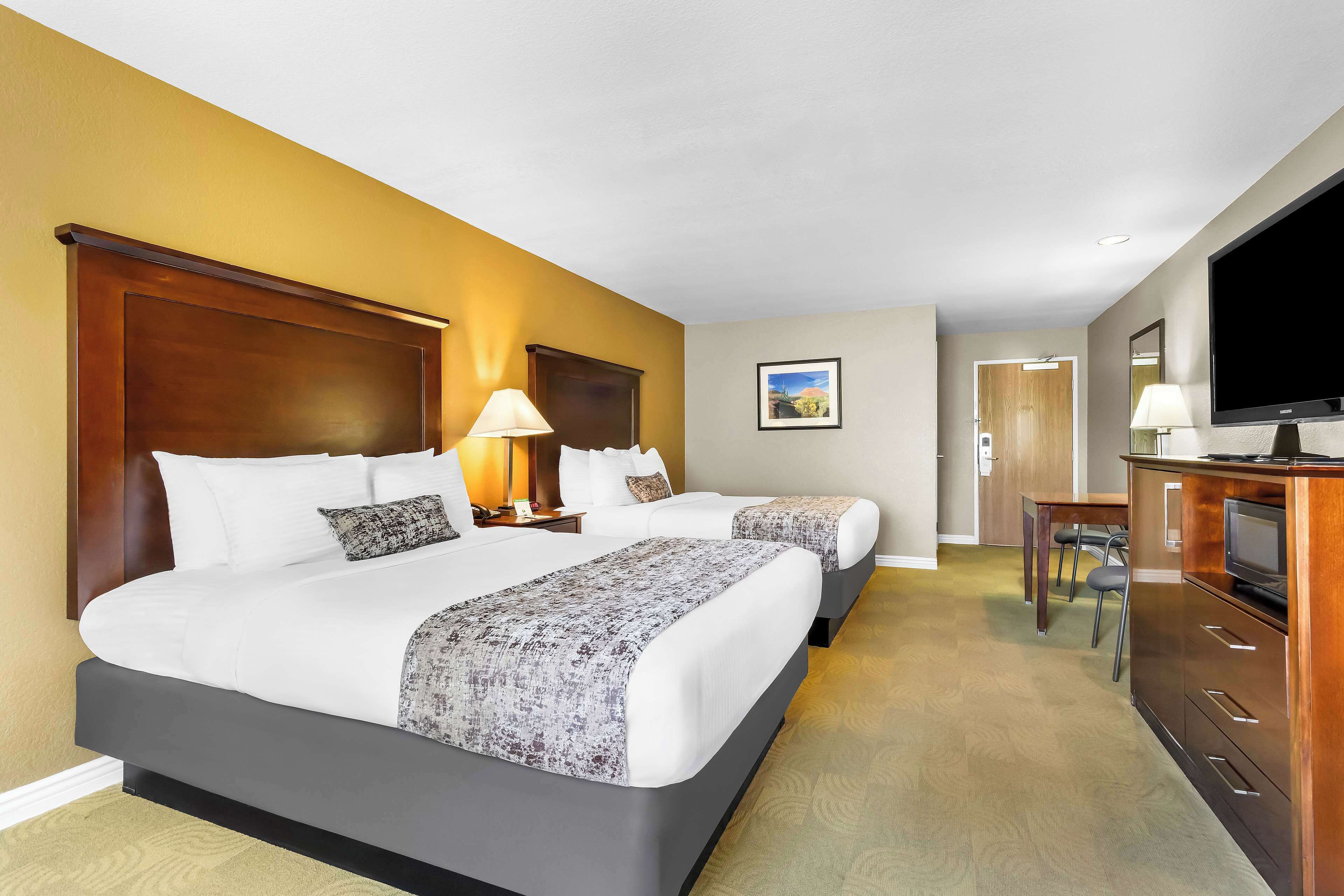 standard room, 2 queen beds, non smoking | desk, iron/ironing board, free wifi, bed sheets