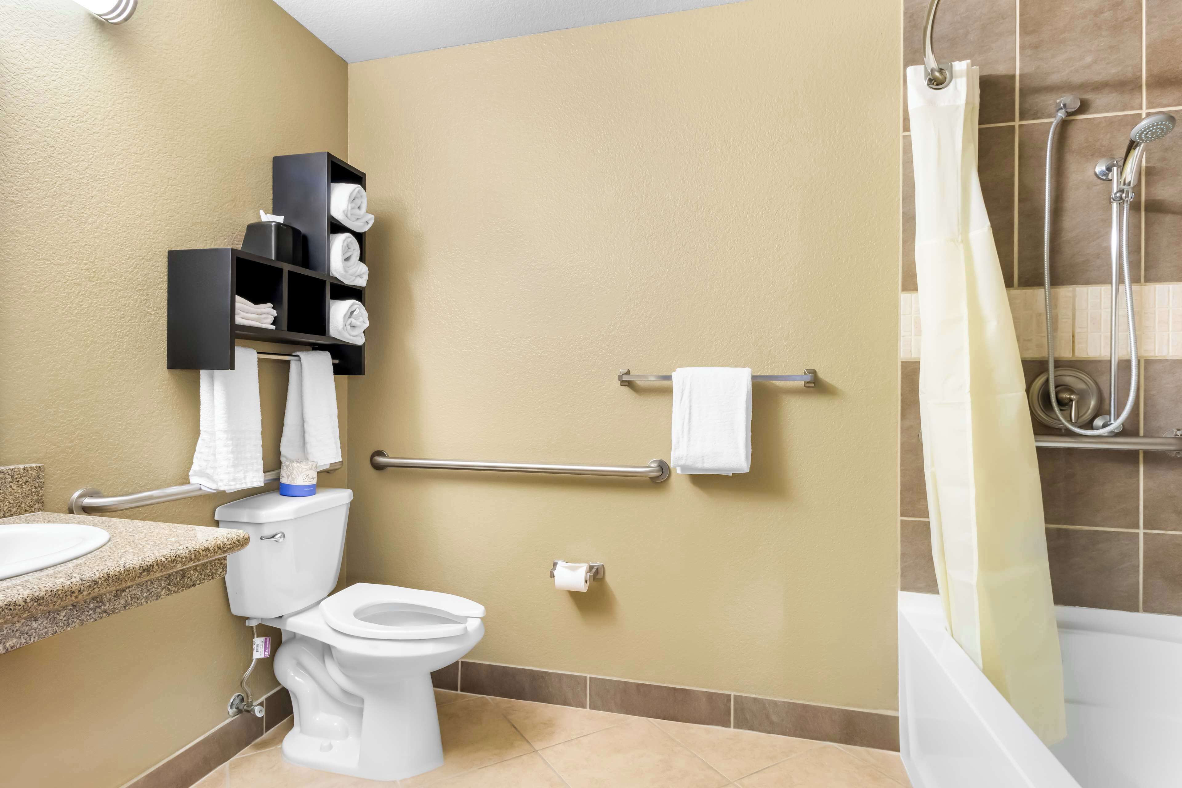 separate bathtub and shower, hair dryer, towels