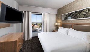 Pillowtop beds, desk, blackout drapes, iron/ironing board - Holiday Inn Savannah Historic District by IHG (Savannah)