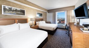Pillowtop beds, desk, blackout drapes, iron/ironing board - Holiday Inn Savannah Historic District by IHG (Savannah)