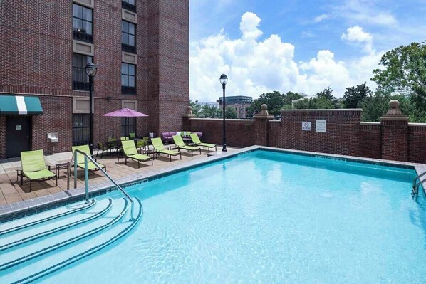 Outdoor pool - Holiday Inn Savannah Historic District by IHG (Savannah)