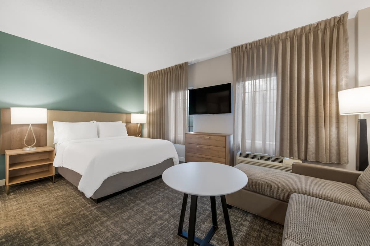 1 Schlafzimmer, Schreibtisch, schallisolierte Zimmer