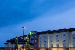 Exterior - Holiday Inn Express Hotel & Suites Drayton Valley by IHG (Drayton Valley)