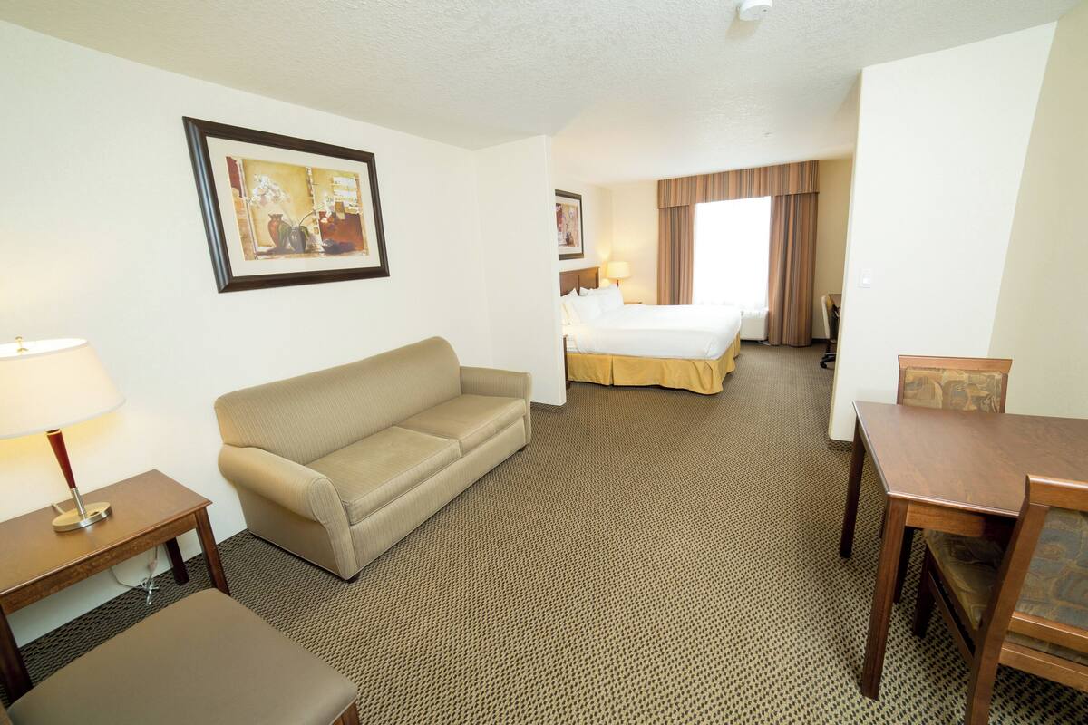 Suite, 1 King Bed with Sofa bed | Pillowtop beds, desk, laptop workspace, iron/ironing board