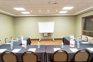 Meeting facility - Holiday Inn Express Hotel & Suites Drayton Valley by IHG (Drayton Valley)