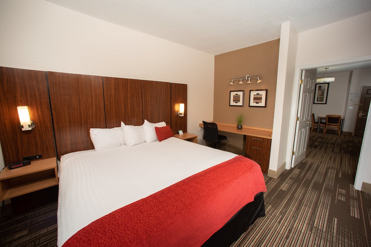 Family Room, 1 Bedroom | Premium bedding, pillowtop beds, desk, laptop workspace