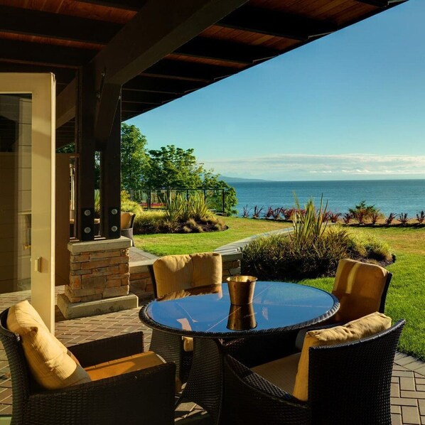 Iron/ironing board, cribs/infant beds, free WiFi, bed sheets