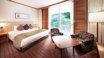 In-room safe, desk, laptop workspace, blackout drapes