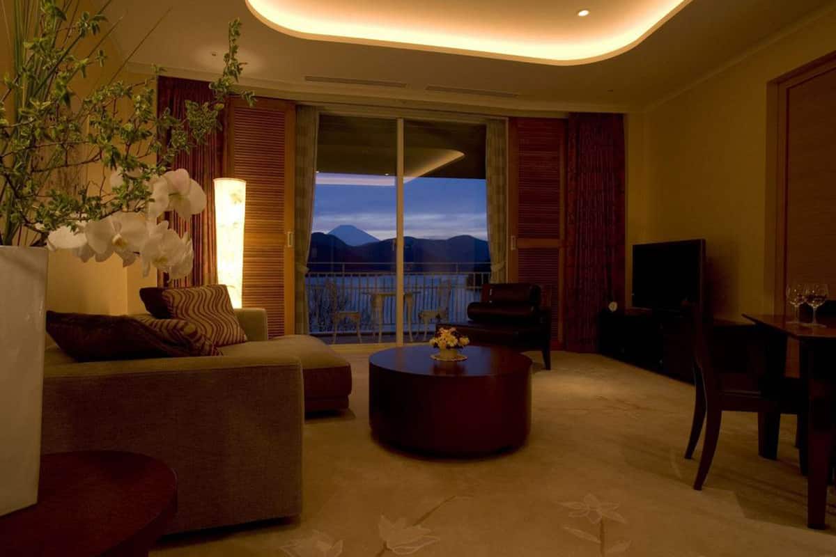 suite room, non smoking | 1 bedroom, in-room safe, desk, laptop workspace