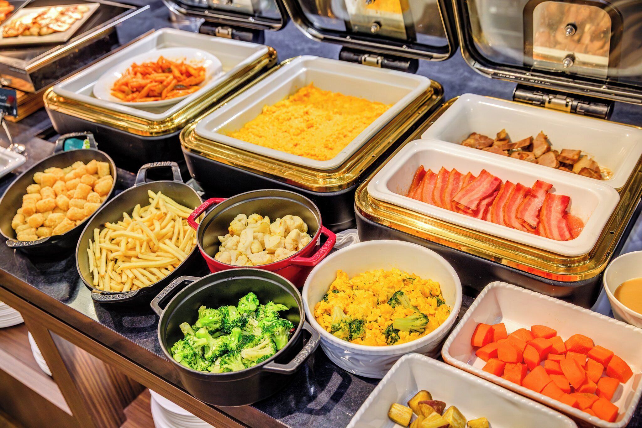 Daily buffet breakfast for a fee