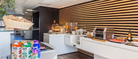 Daily buffet breakfast (EUR 9 per person)