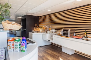 Buffet déjeuner servi tous les jours en supplément