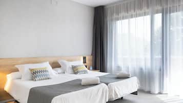 Schreibtisch, laptopgeeigneter Arbeitsplatz, kostenloses WLAN