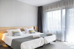 โต๊ะทำงาน, พื้นที่ทำงานแบบใช้แล็ปท็อป, Wi-Fi ฟรี