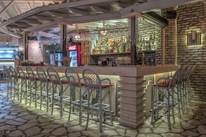 Cocktail bar