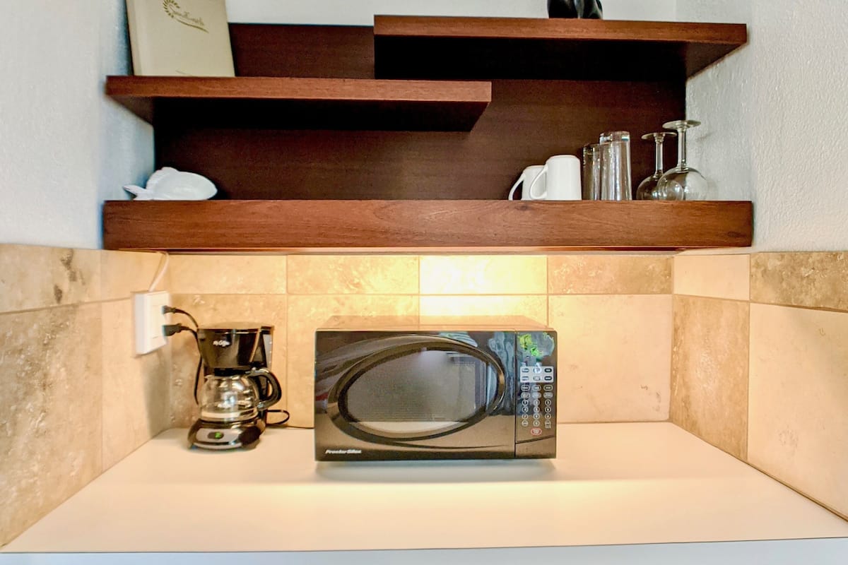 studio, 1 king bed, patio | private kitchenette | microwave, coffee/tea maker