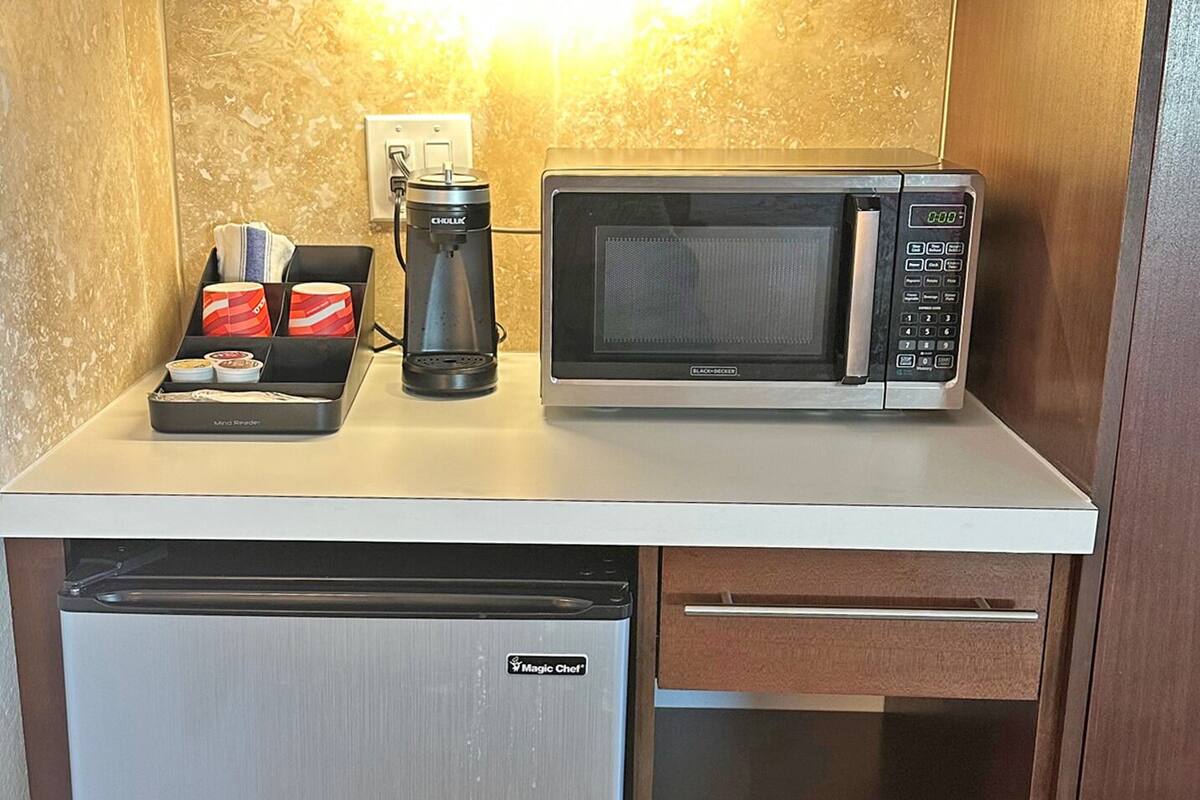 standard studio, 1 king bed | 1 bedroom, in-room safe, individually decorated, iron/ironing board