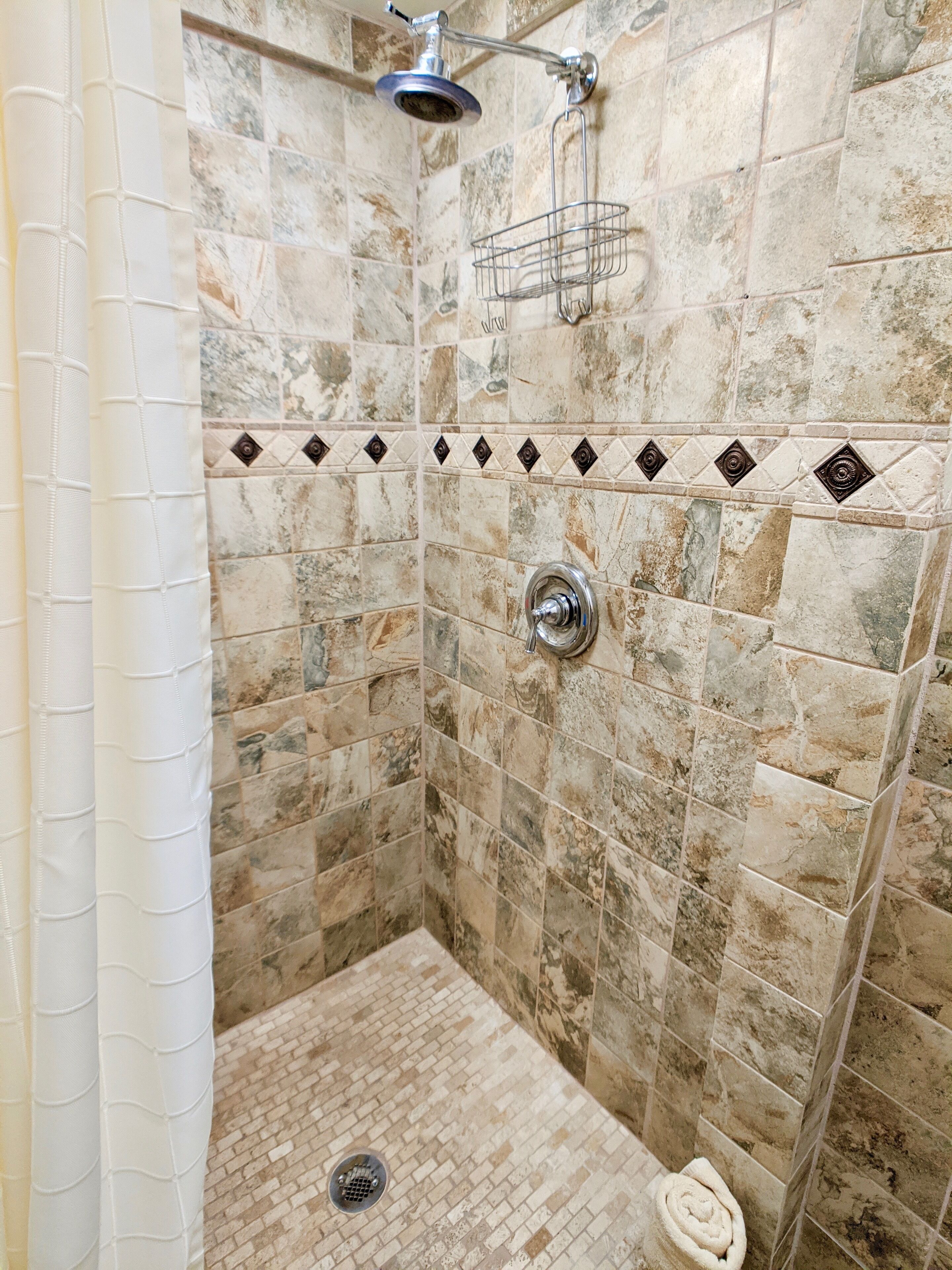 studio, 1 king bed, kitchen, garden view | bathroom shower