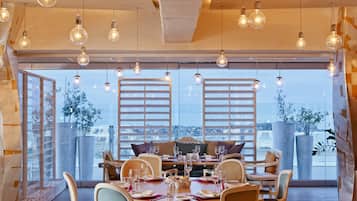 3 restaurants, breakfast, lunch, dinner served; Greek cuisine