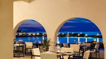 3 restaurants, breakfast, lunch, dinner served; Greek cuisine