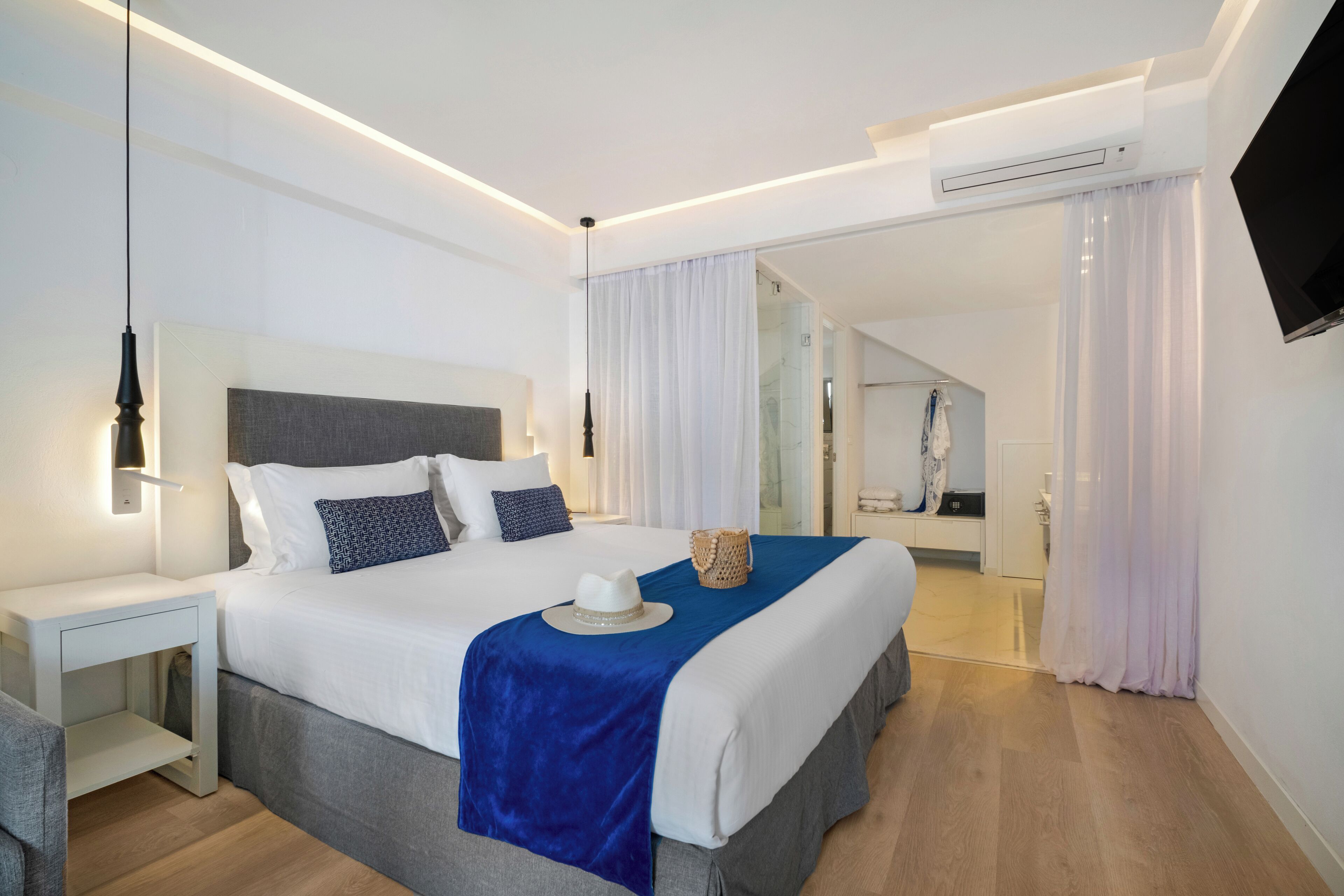 Ropa de cama de alta calidad y minibar 