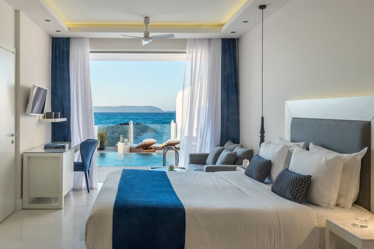 Hochwertige Bettwaren, Minibar, Zimmersafe, Schreibtisch