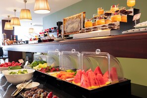 Déjeuner, dîner et souper servis sur place