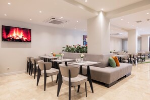 Café da manhã, almoço e jantar