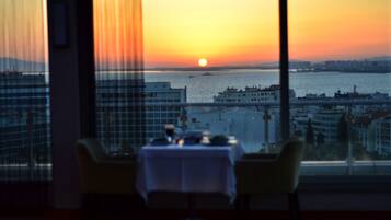 2 Restaurants, Frühstück, Mittagessen, Abendessen, internationale Küche