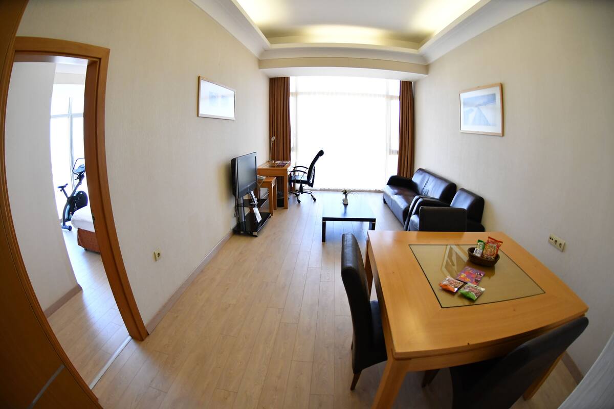 Suite Exécutive, 1 très grand lit | Minibar, coffres-forts dans les chambres, bureau