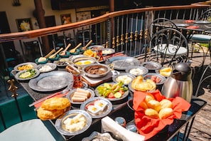 Petit déjeuner composé de spécialités régionales compris tous les jours
