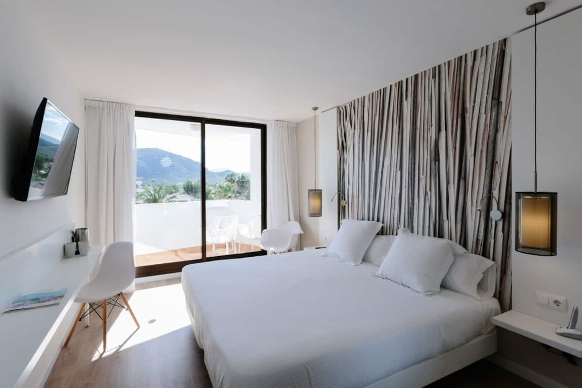 Premium bedding, memory-foam beds, minibar, in-room safe