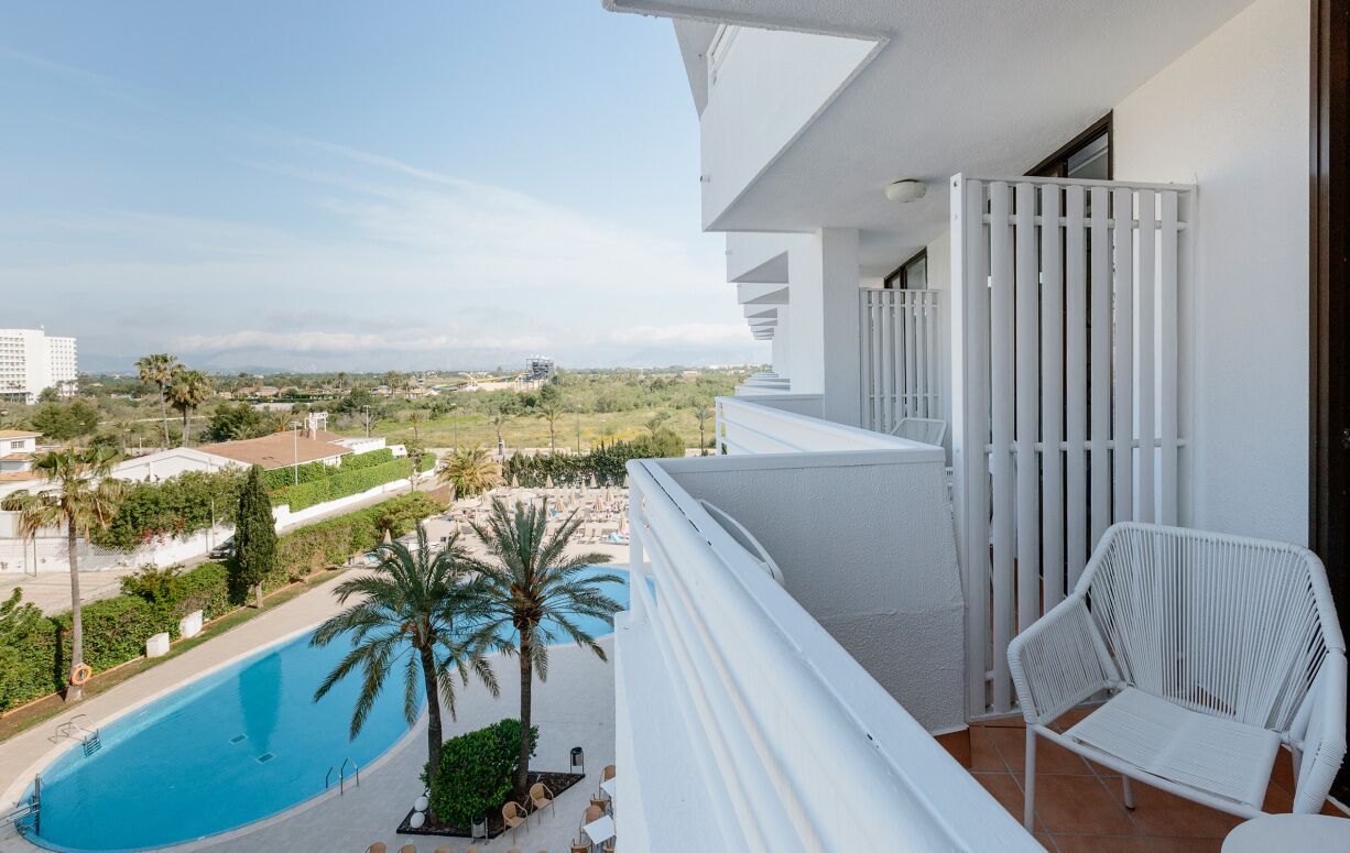 เครื่องนอนระดับพรีเมียม, เตียงเมมโมรีโฟม, มินิบาร์, ตู้นิรภัยในห้องพัก