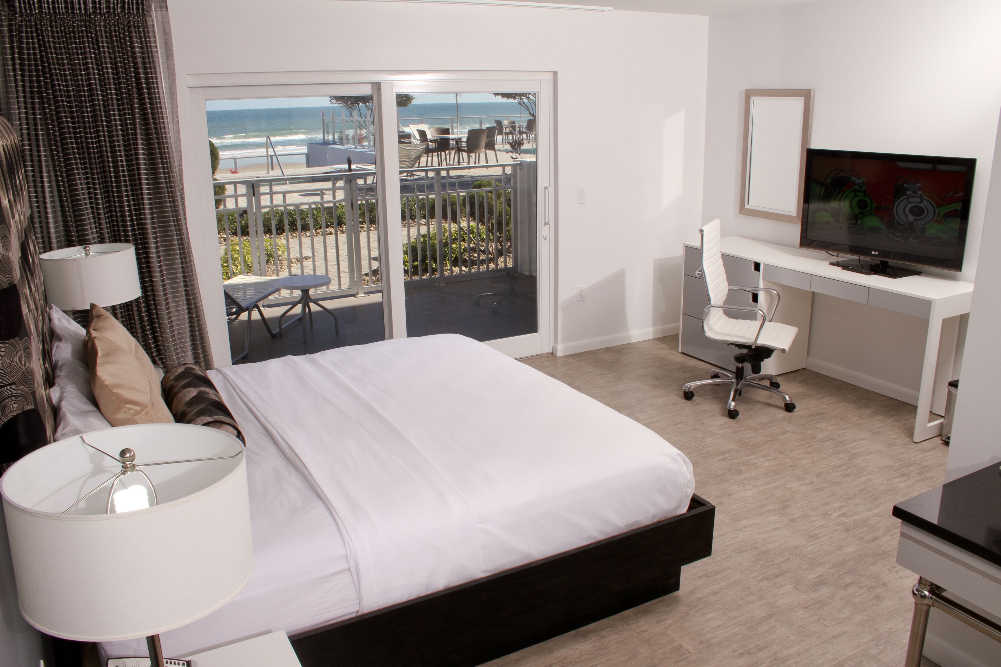 Ropa de cama de alta calidad, camas con pillow-top y escritorio 