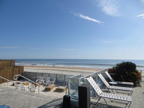 On the beach, beach cabanas - Lotus Boutique Inn & Suites (Ormond Beach)