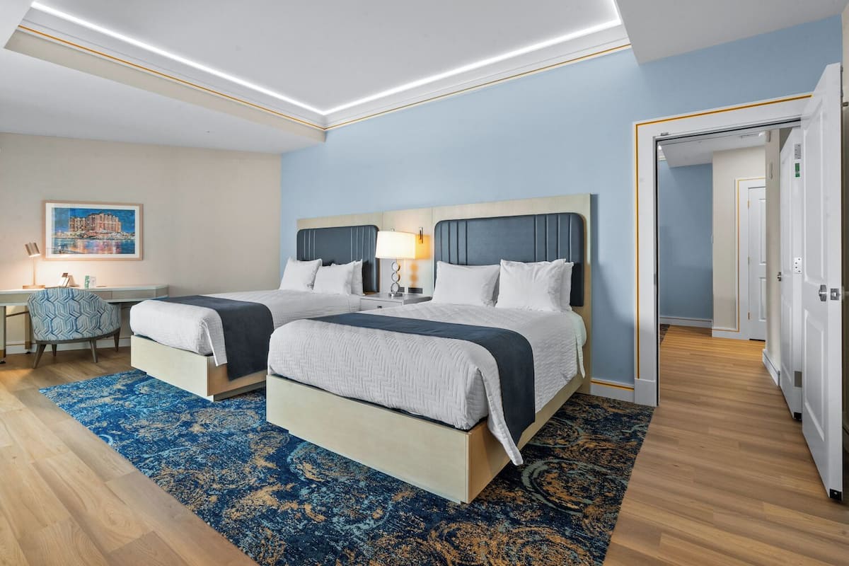 2 bedrooms, premium bedding, in-room safe, blackout curtains