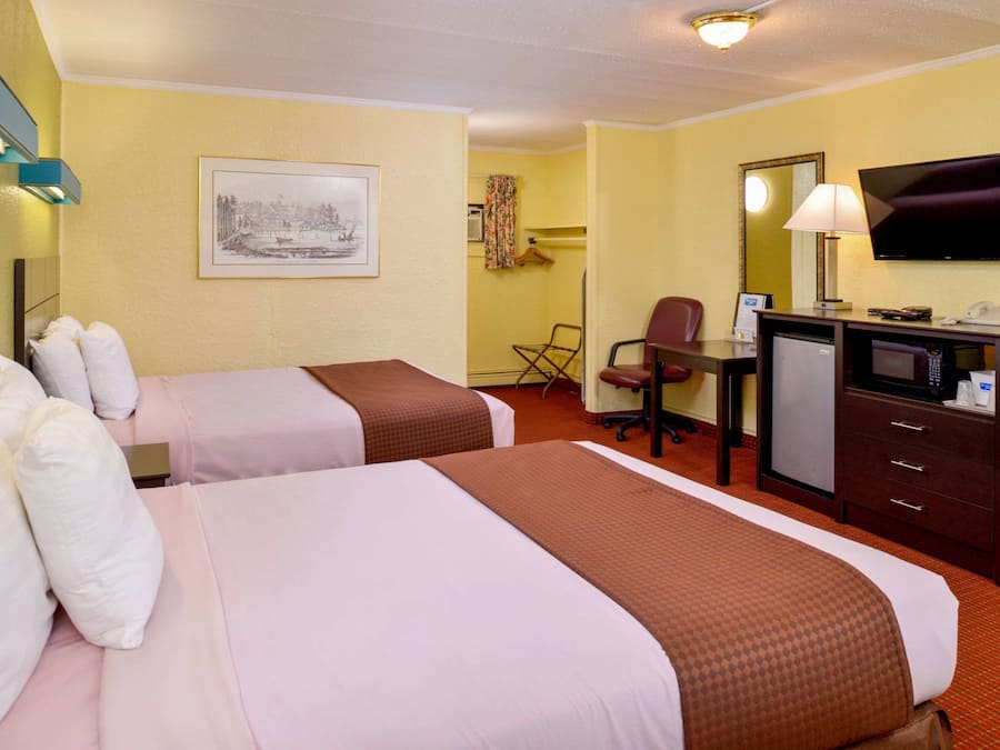 Rom – standard, 2 queensize-senger, ikke-røyk | Sengetøy av topp kvalitet, skrivebord og strykejern/-brett