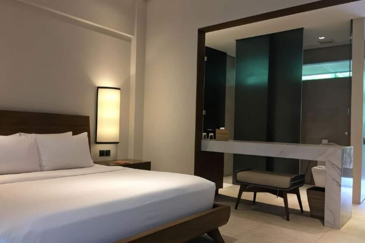 1 bedroom, premium bedding, down duvets, in-room safe