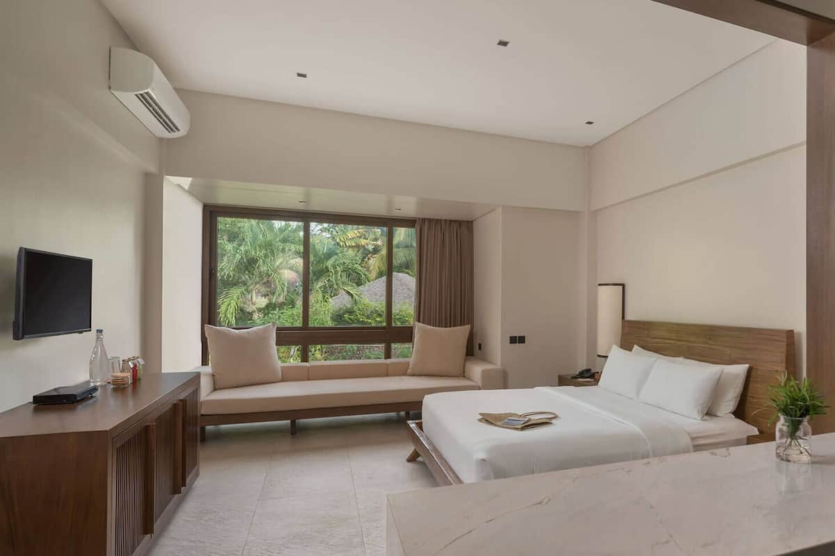 1 bedroom, premium bedding, down duvets, in-room safe