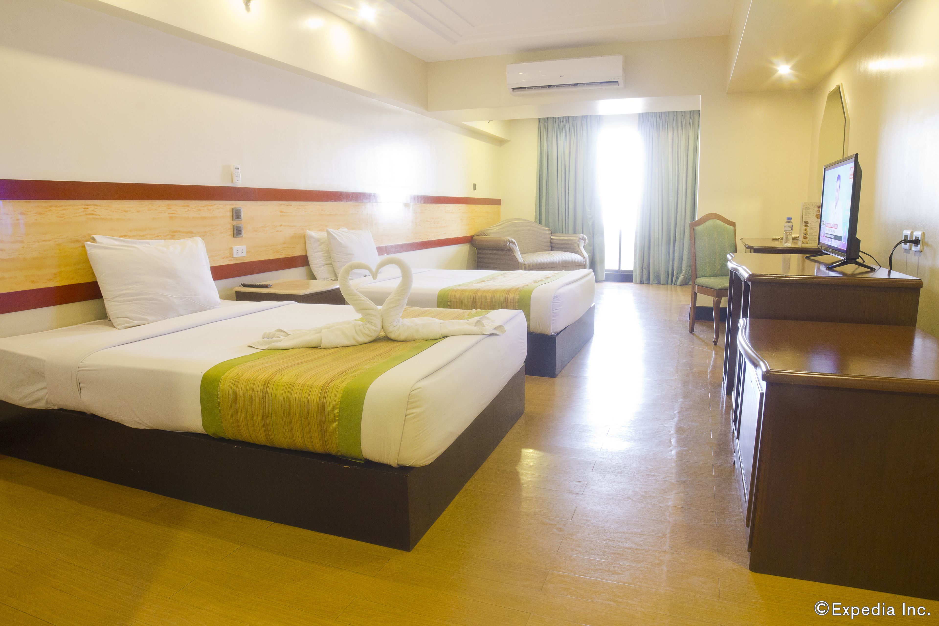 In-room safe, rollaway beds