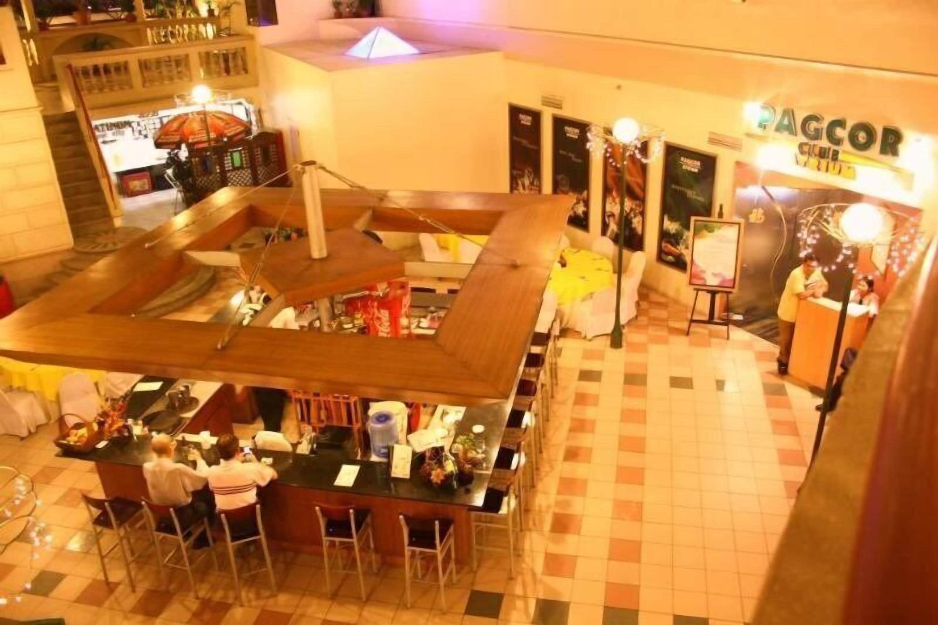 บริการอาหารเช้า อาหารกลางวัน อาหารเย็น, อาหารนานาชาติ