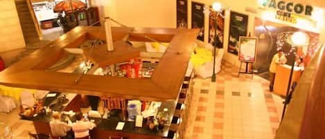 Breakfast, lunch, dinner served; international cuisine