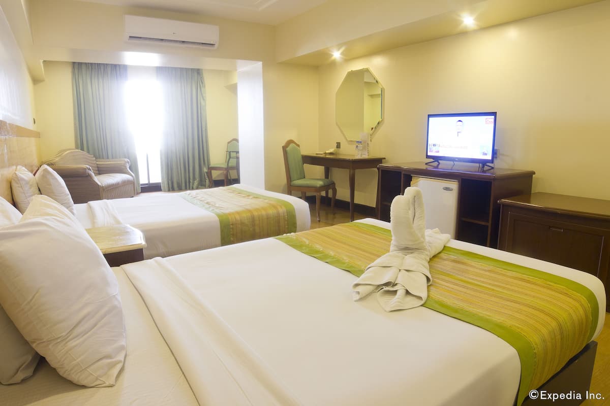In-room safe, rollaway beds