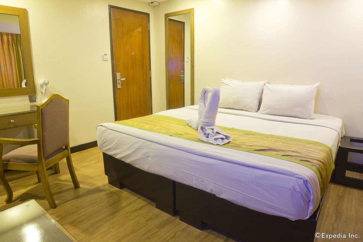 In-room safe, rollaway beds