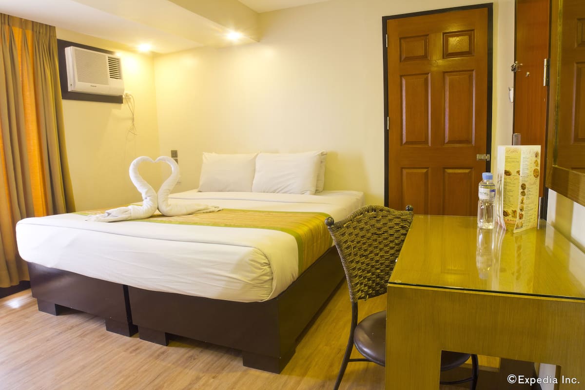 In-room safe, rollaway beds