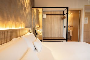 Habitación Premium | Ropa de cama de alta calidad, minibar, caja fuerte y escritorio