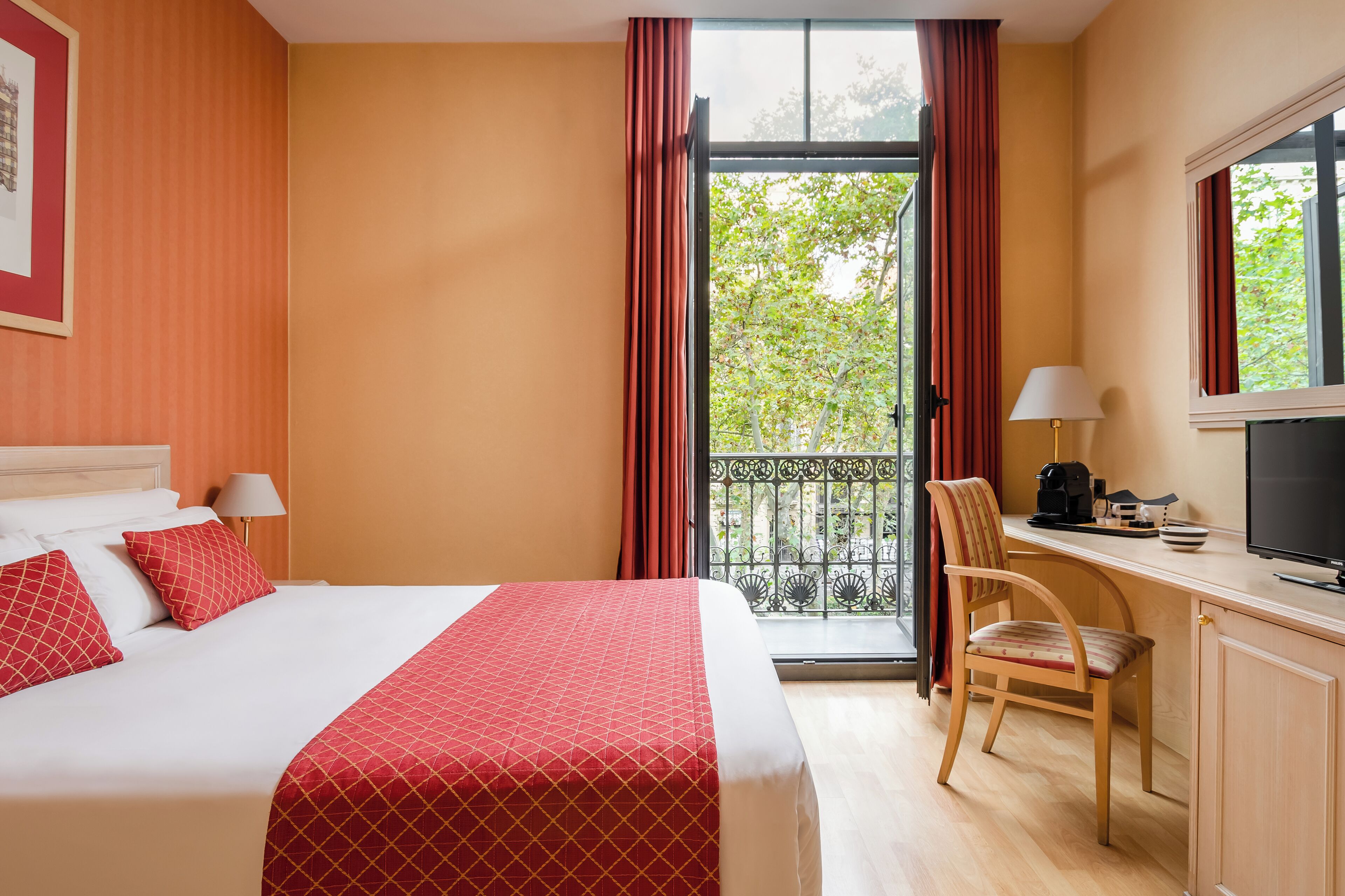 Ropa de cama de alta calidad y minibar 