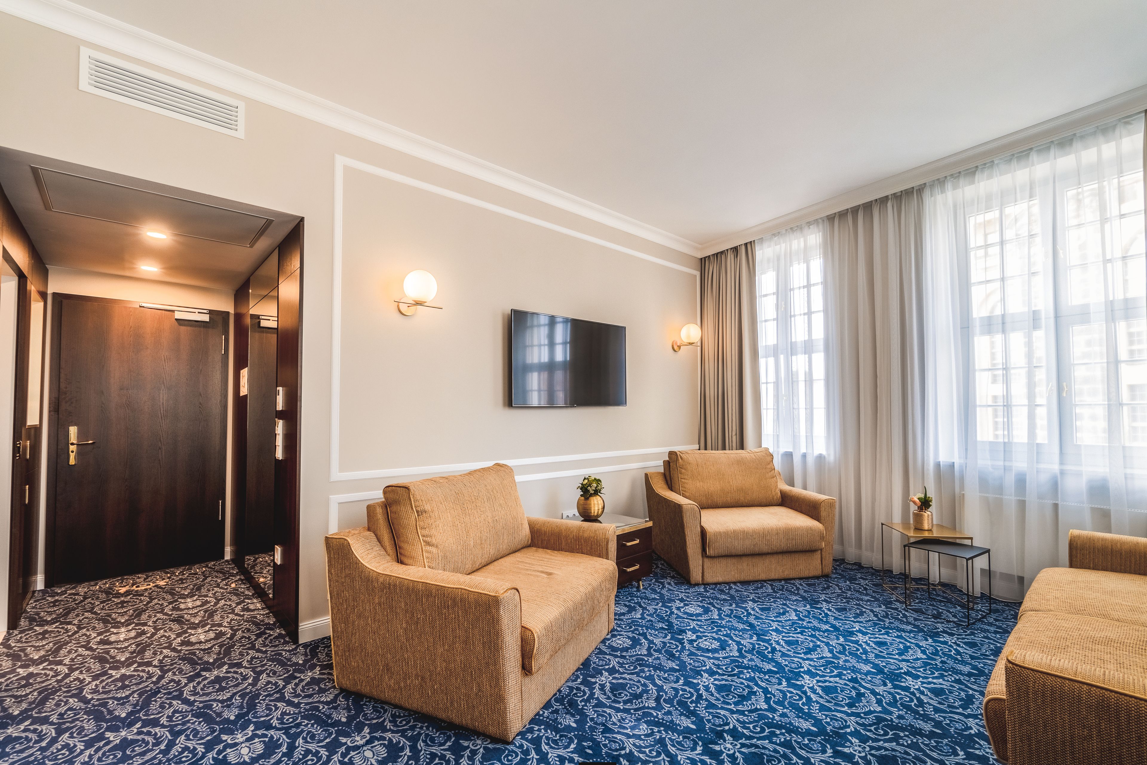 premium suite with view to frauenkirche | 1 bedroom, premium bedding, minibar, in-room safe