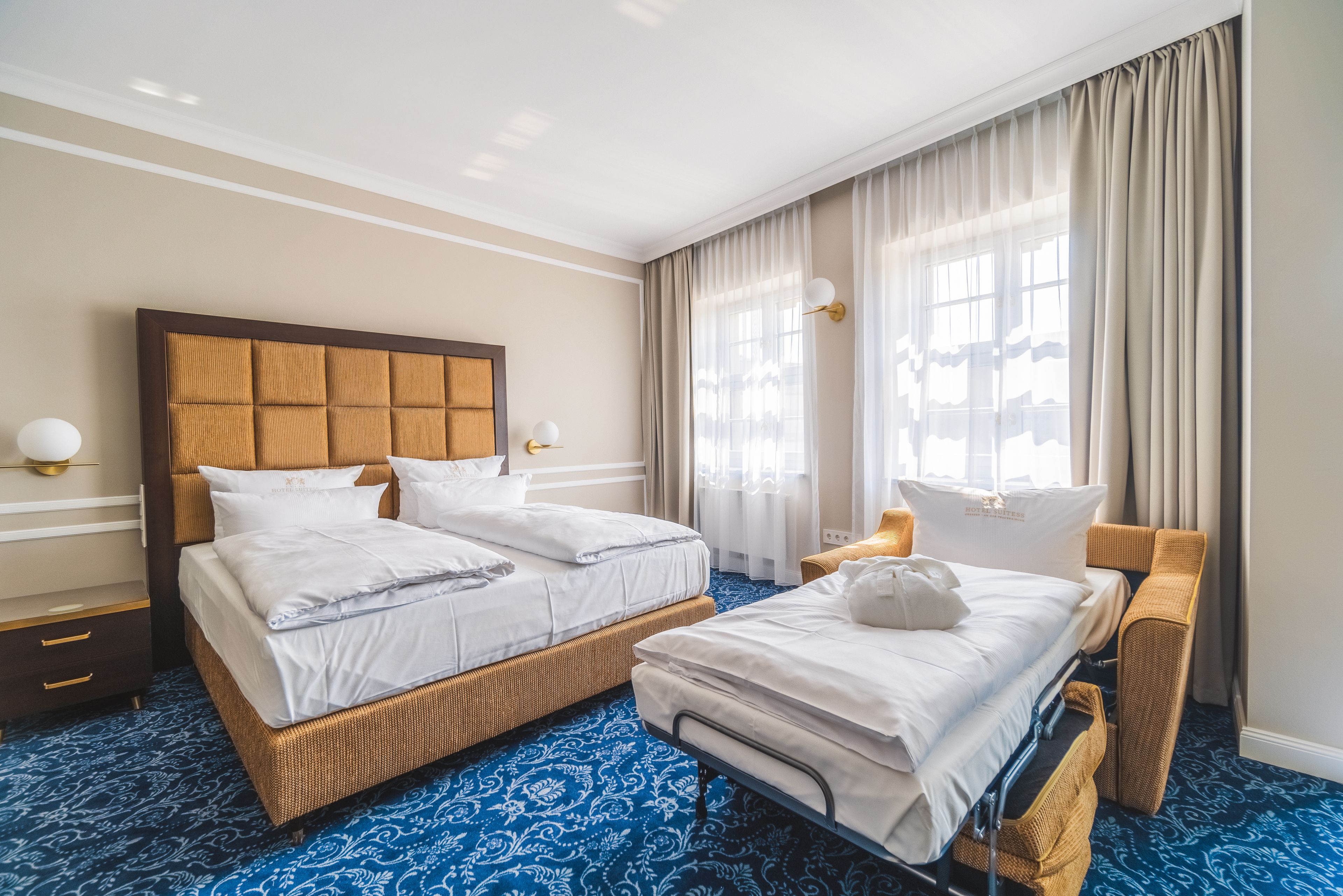 premium junior suite | 1 bedroom, premium bedding, minibar, in-room safe